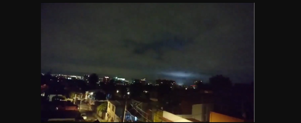 Σκηνές «Αποκάλυψης» στην Τουρκία: Ο απόκοσμος ήχος και τα φώτα στον ουρανό την ώρα του σεισμού (βίντεο)