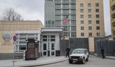 Η Ρωσία προειδοποιεί τους διπλωμάτες με απέλαση: «Η αμερικανική πρεσβεία διαδίδει ψευδείς ειδήσεις»