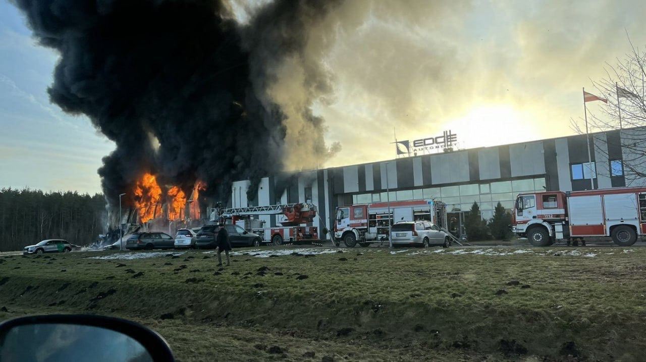 Λετονία: Ξέσπασε φωτιά σε αμερικανικό εργοστάσιο κατασκευής drones (βίντεο)