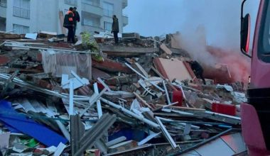 Σεισμοί στην Τουρκία: Η στιγμή που τα συνεργεία διασώζουν 24χρονη που πέρασε 27 ώρες κάτω από τα ερείπια