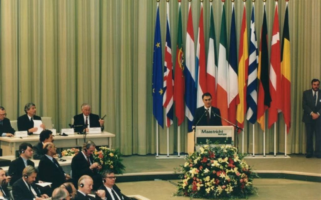 Σαν σήμερα το 1992 υπεγράφη η Συνθήκη του Μάαστριχτ (φωτό)