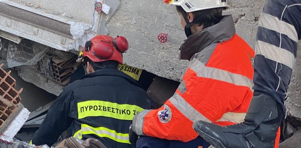 Σεισμός στην Τουρκία: Νεκρή η 7χρονη που προσπάθησε να ανασύρει η ΕΜΑΚ – Ήταν εγκλωβισμένη 7 μέτρα κάτω από τη γη
