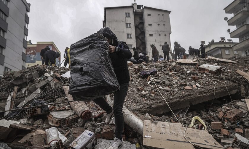 FT: «Η συσσωρευμένη ενέργεια δεκαετιών πίσω από τους σεισμούς σε Τουρκία-Συρία»