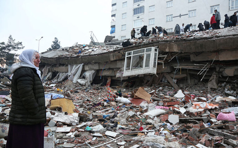 Σεισμός στην Τουρκία: «Επιλέγουμε ποιούς θα σώσουμε, έχουμε 10 μέτωπα» λέει ο Ευθύμης Λέκκας