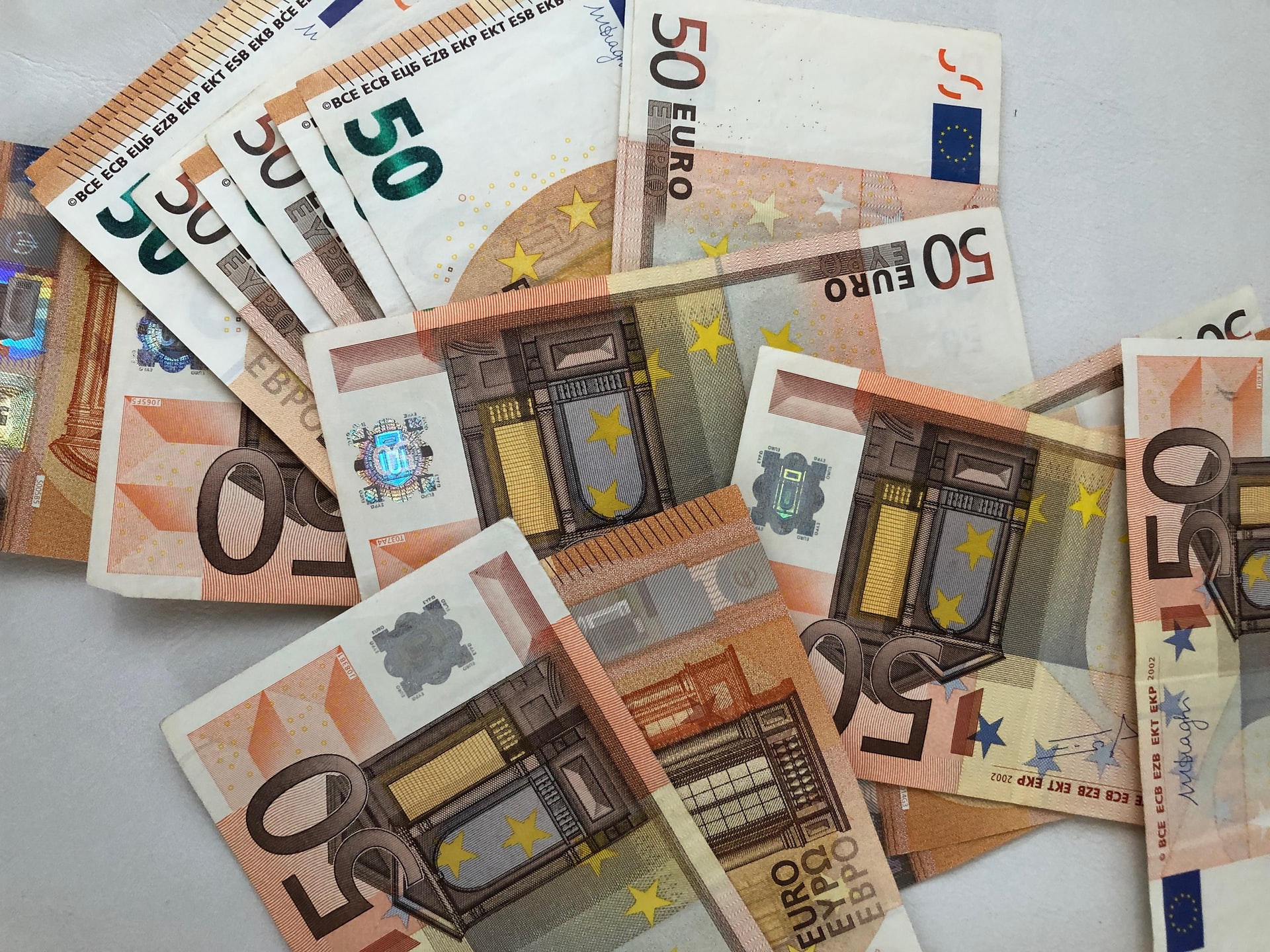 Πάτρα: 58χρονος βρήκε τσάντα με 3 εκατομμύρια ευρώ και την παρέδωσε