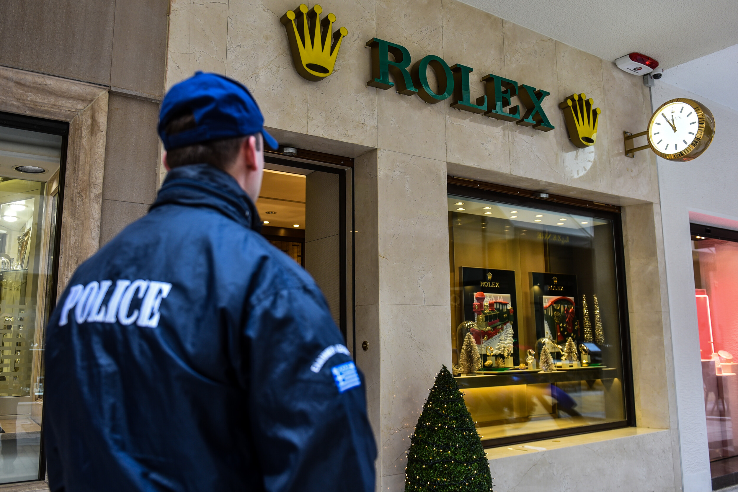 Ένοπλη ληστεία στη Rolex: Μια «ανάσα» από τους δράστες η ΕΛ.ΑΣ. – Tα τρία λάθη που τους πρόδωσαν (φώτο-βίντεο)