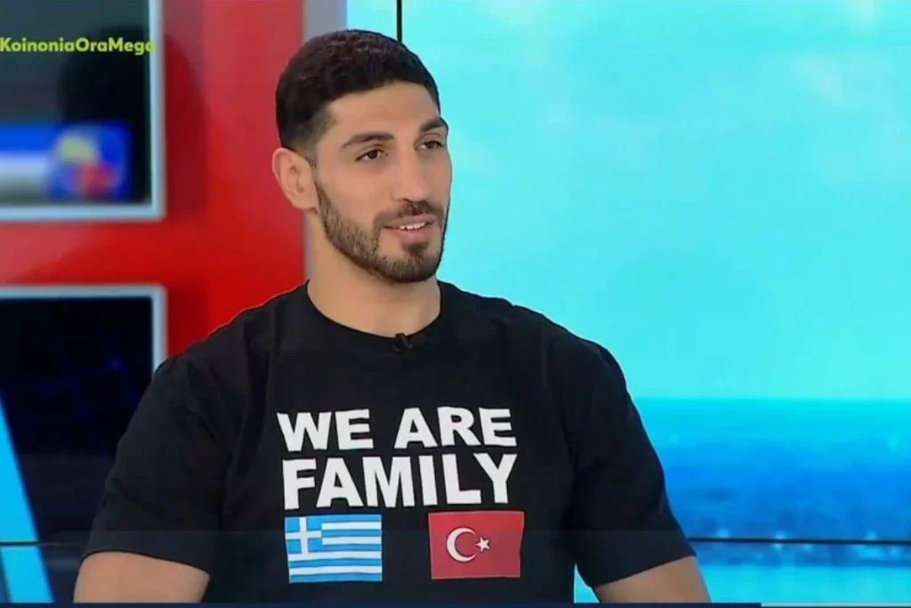 Σεισμός στην Τουρκία: Συγκινεί ο Ενές Καντέρ για τους Έλληνες διασώστες – «Αυτό θα πει οικογένεια»