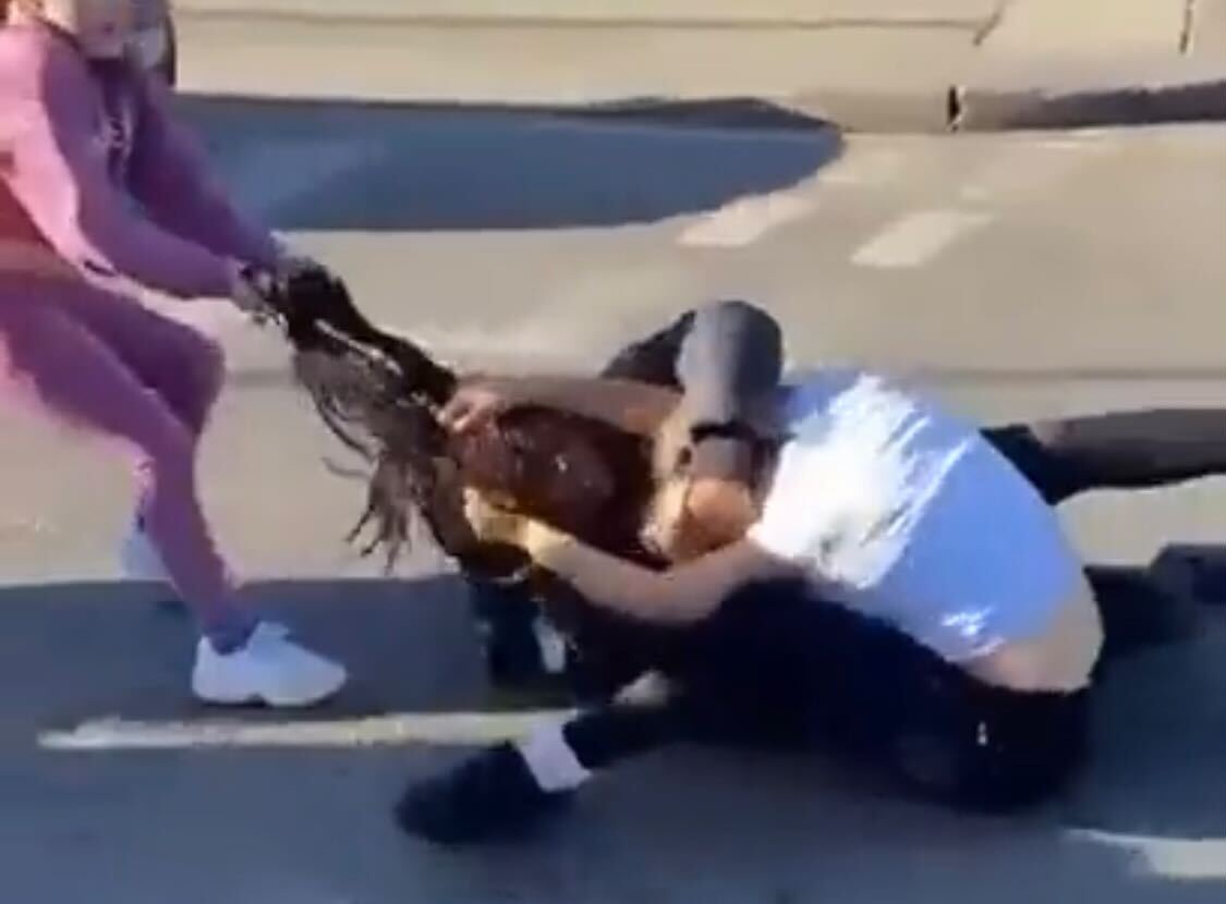 Βρετανία: Ομάδα κοριτσιών επιτέθηκε βάναυσα σε έφηβη (βίντεο)