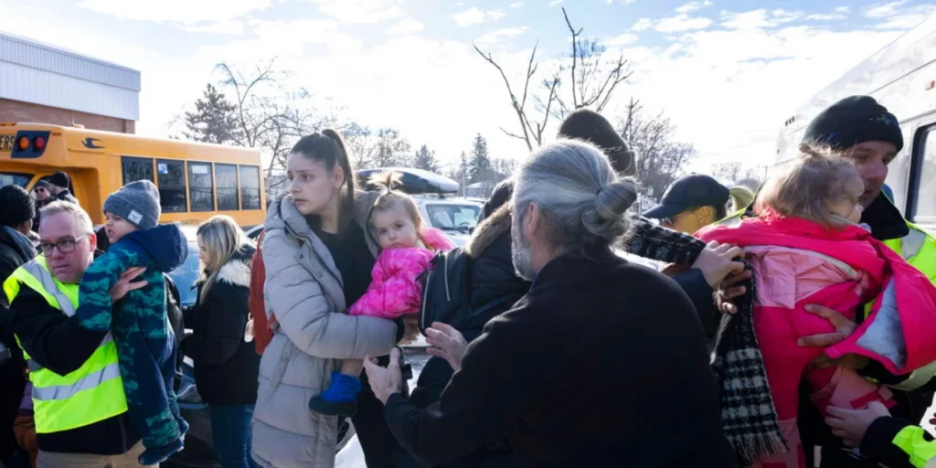 Καναδάς: «Εσκεμμένη πρόσκρουση του οδηγού λεωφορείου σε παιδικό σταθμό» – Νεκρά δύο παιδιά (upd)