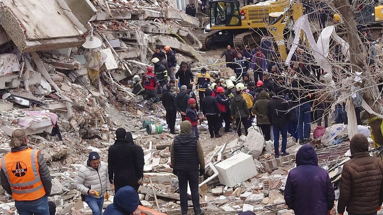 Σεισμός σε Τουρκία – Συρία: Ξεπέρασαν τους 11.200 οι νεκροί από το «χτύπημα» του Εγκέλαδου (upd3)