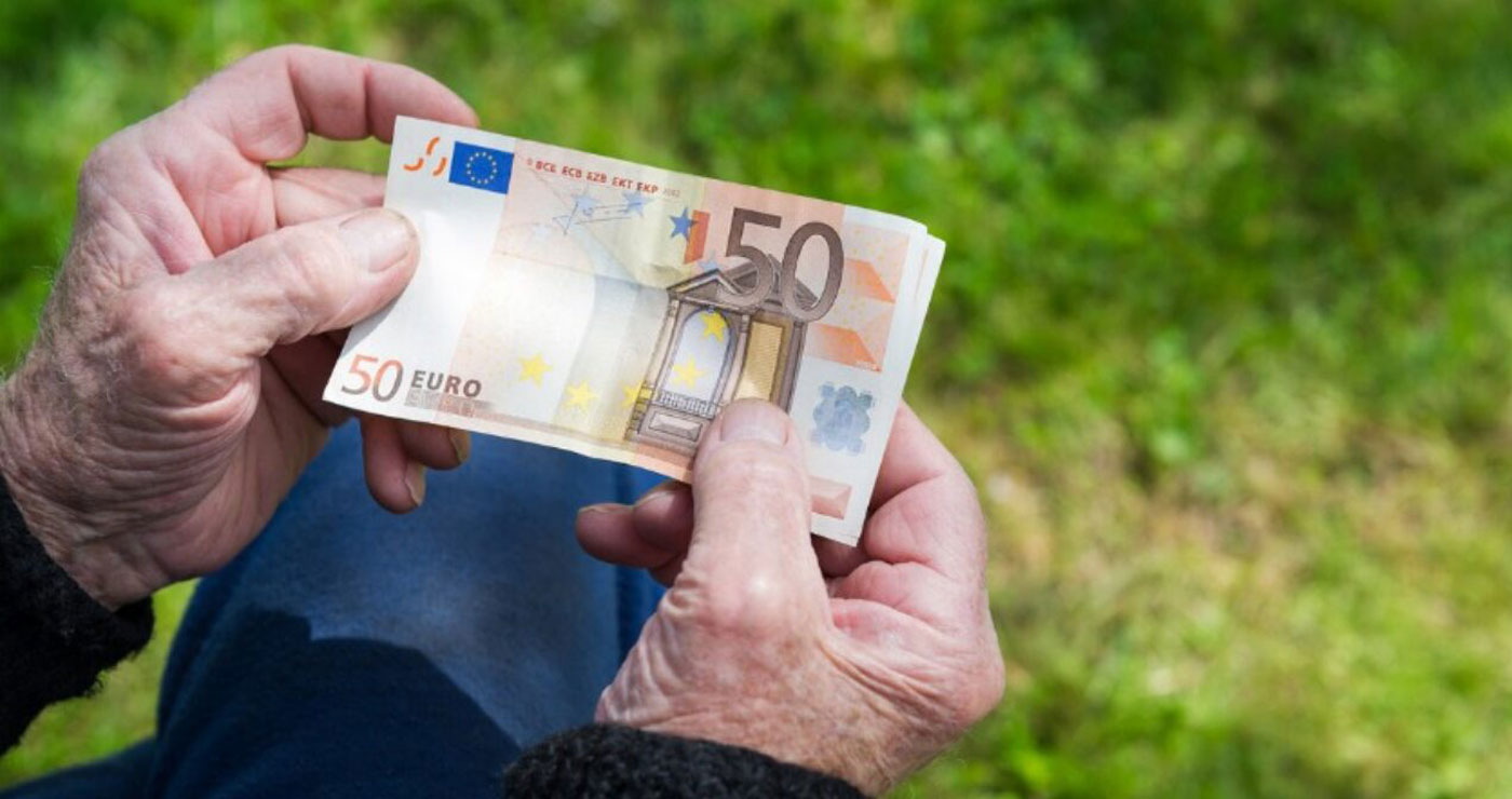 Συντάξεις: «Έρχεται» επίδομα έως 300 ευρώ – Ποιους αφορά