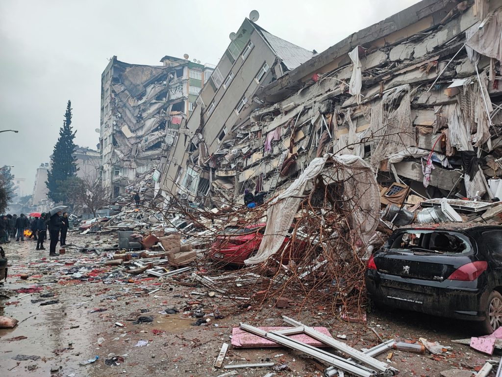 Σεισμός στην Τουρκία: Οι Έλληνες της ΕΜΑΚ αποκαλύπτουν – «Δυστυχώς έχουμε αφήσει νεκρούς στα συντρίμμια»