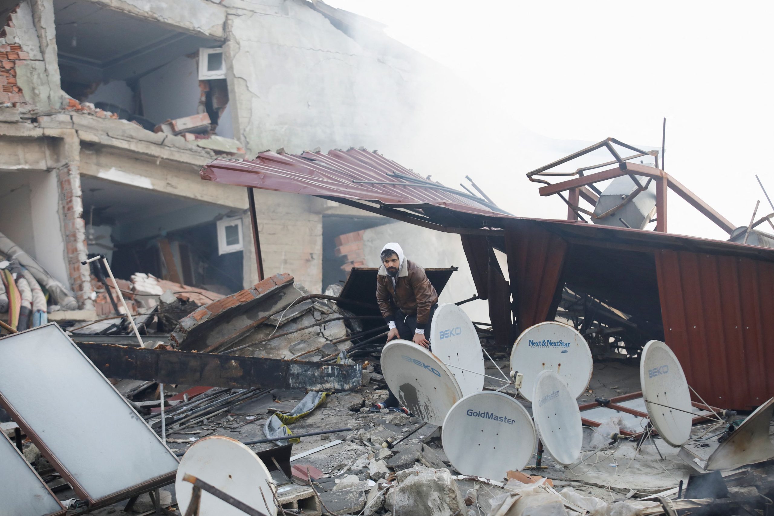 Σεισμός στην Τουρκία: Η Ελλάδα έχει στείλει 90 τόνους ανθρωπιστική βοήθεια