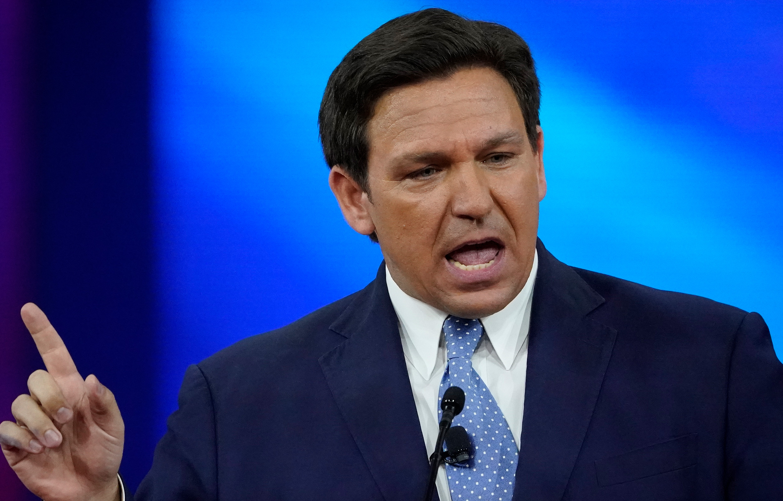 ΗΠΑ: Η Φλόριντα ενέκρινε νέο νόμο για τη μεταφορά παράνομων μεταναστών αλλού