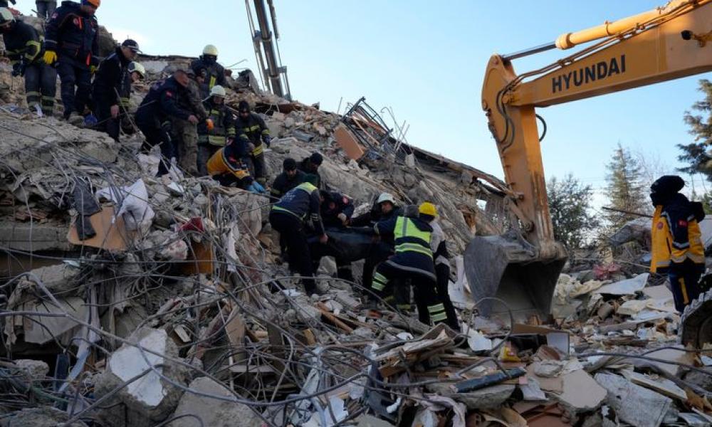 Σεισμός στην Τουρκία: Απεγκλώβισαν 85χρονη μετά από 152 ώρες (φωτό-βίντεο)