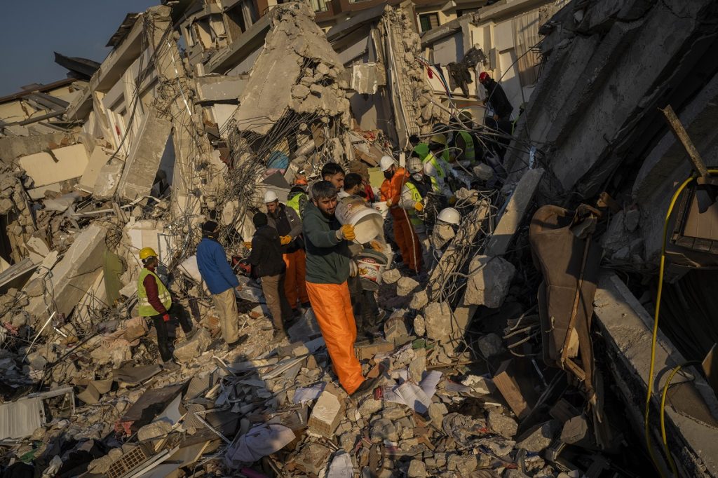 Ε.Λέκκας: «Νομιμοποιημένες αυθαιρεσίες πίσω από τις εικόνες ισοπέδωσης στην Τουρκία»