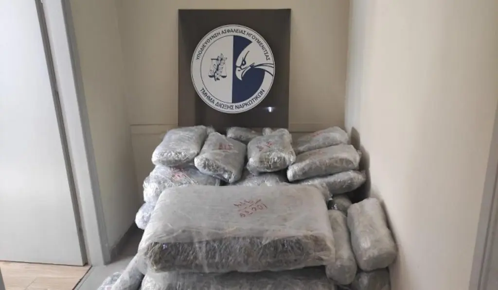 Θεσπρωτία: Συνελήφθη 60χρονος που έκρυβε 126 κιλά κάνναβης σε αυτοκίνητο (φωτό)