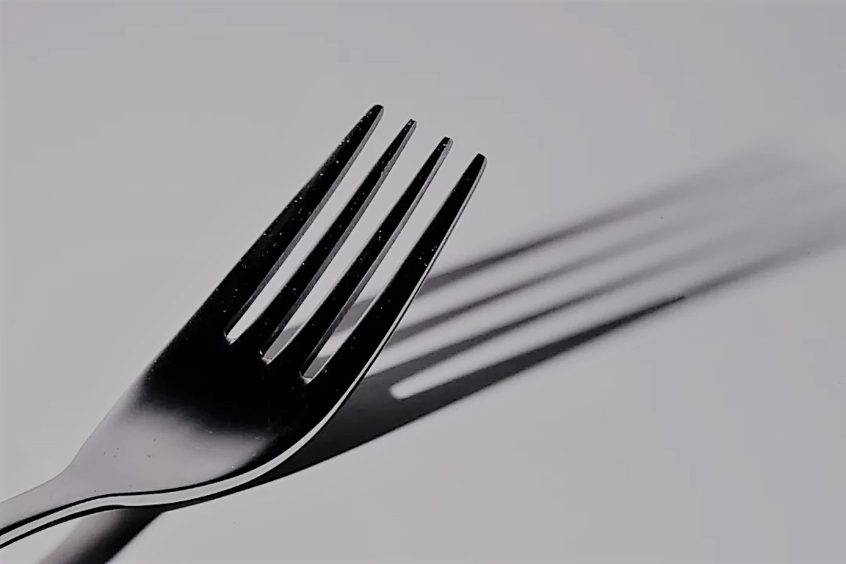 Αυτές είναι μερικές άγνωστες χρήσεις του πιρουνιού στην καθημερινότητα (βίντεο)