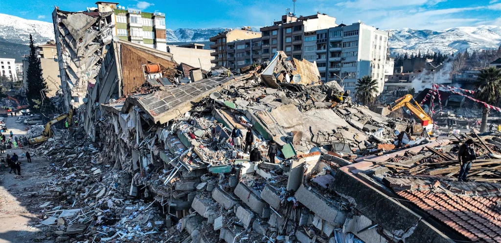 Σεισμός στην Τουρκία: 113 εντάλματα σύλληψης για τις καταρρεύσεις κτιρίων