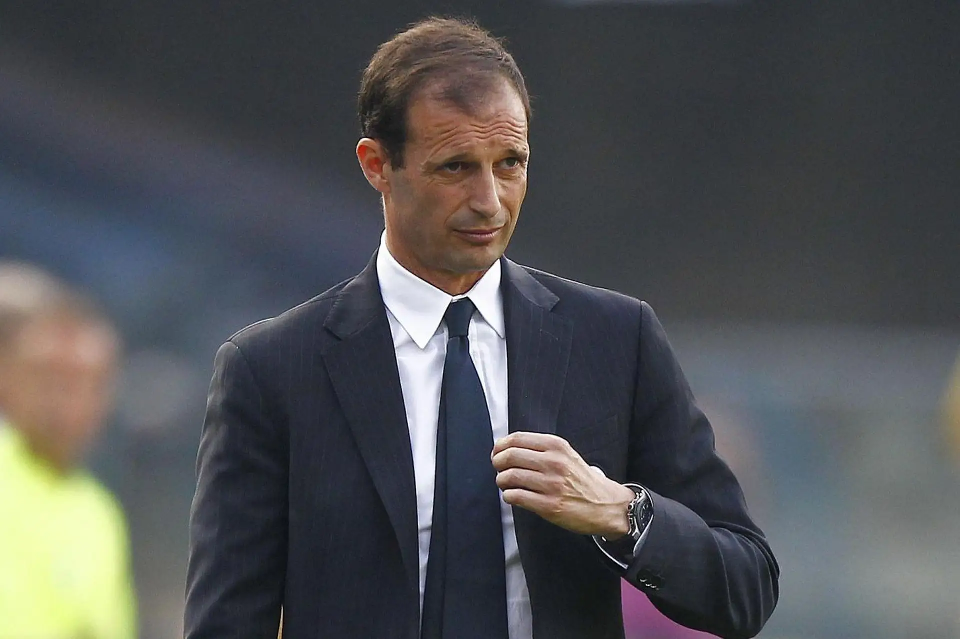 Μασιμιλιάνο Αλέγκρι: Τσακώθηκε με οπαδό της Γιουβέντους κατά την διάρκεια της αναμέτρησης (βίντεο)