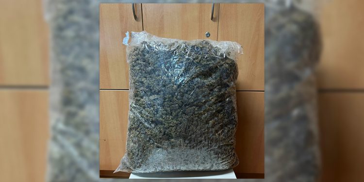 Κρήτη: Βρήκαν στην άκρη του δρόμου 14 κιλά χασίς!