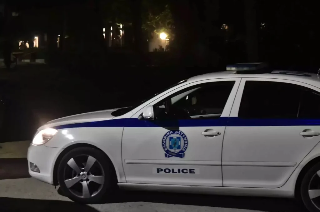 Σπάτα: Δύο συλλήψεις για τη συμπλοκή ανηλίκων σε εμπορικό κέντρο μετά από καβγά