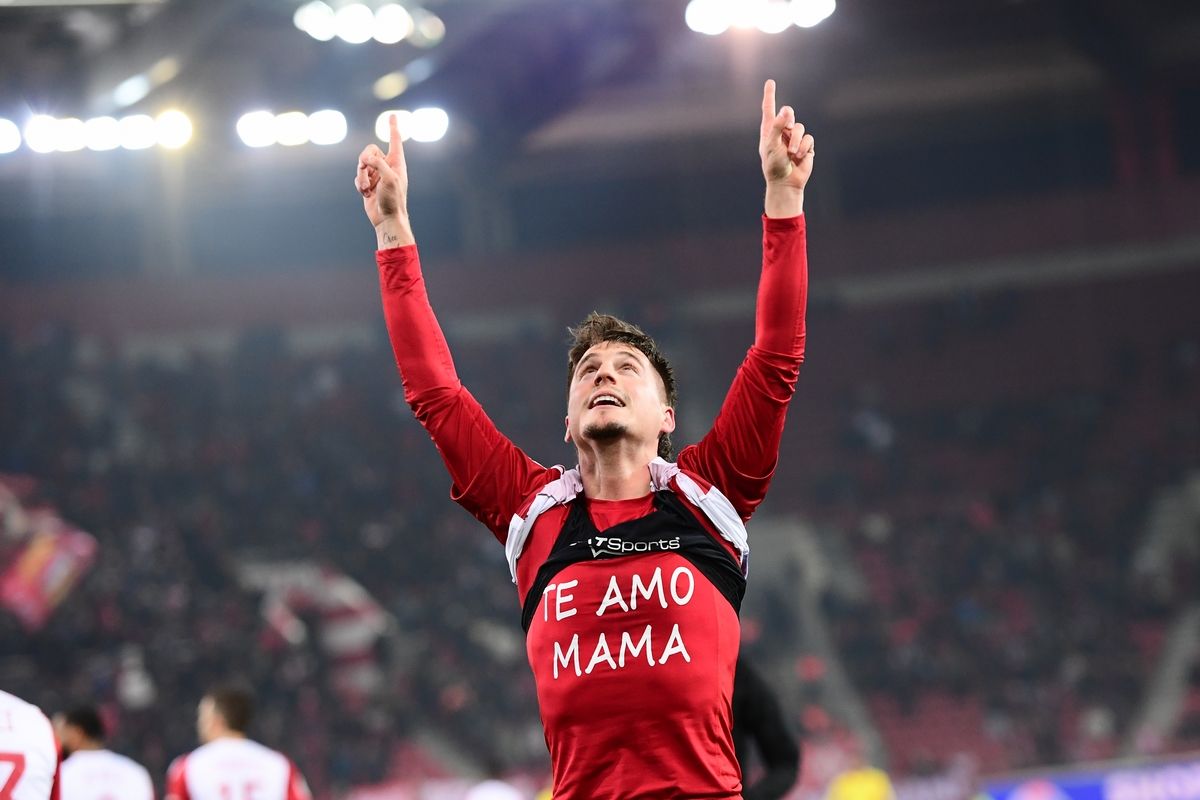 Ολυμπιακός: Ο Σέρχι Κανός αφιέρωσε το γκολ στη μητέρα του και δέχτηκε… κίτρινη κάρτα (φωτό)