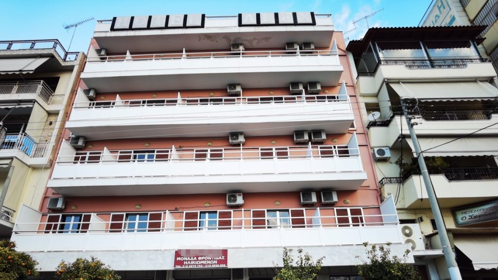 Κορυδαλλός: «Σπάει» τη σιωπή της πρώην εργαζόμενη στο γηροκομείο – «Έδεναν τους ηλικιωμένους σε κρεβάτια και καλοριφέρ»