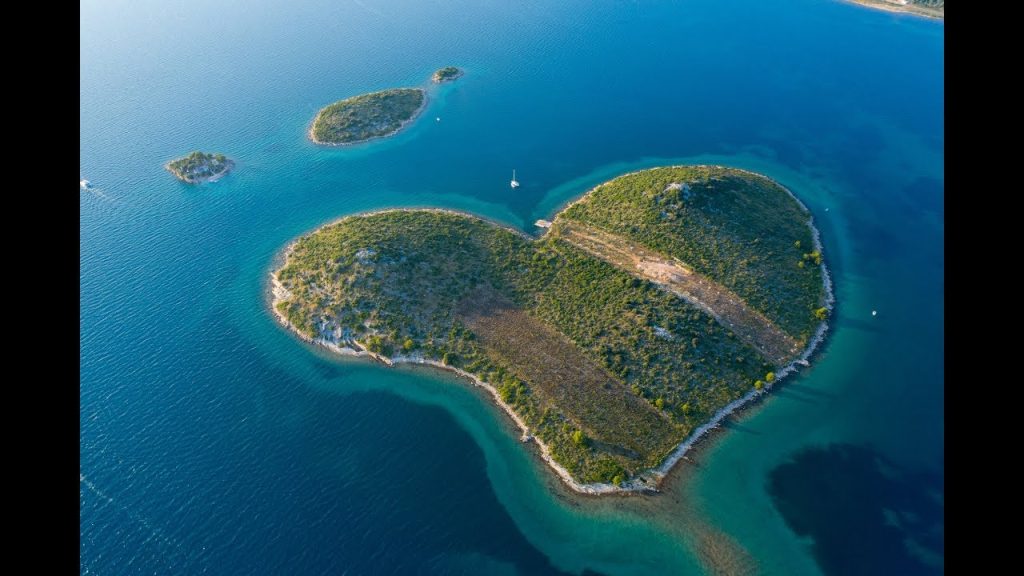 Κροατία: Πωλείται τμήμα νησιού που είναι σε σχήμα καρδιάς