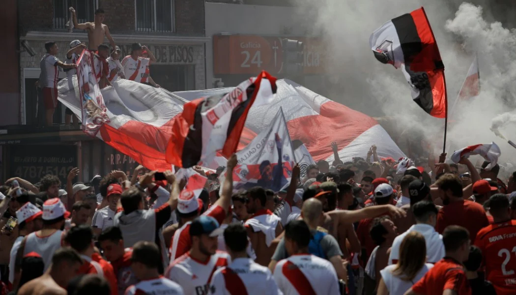 Νεκρός οπαδός της Ρίβερ Πλέιτ – Έπεσε από λεωφορείο