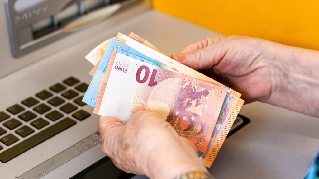 ΔΥΠΑ: Σε εξέλιξη η υποβολή αιτήσεων για την επιχορήγηση των 14.800 ευρώ – Ποιους αφορά