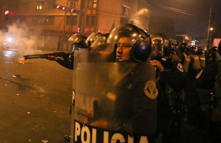 Περού: Στο στόχαστρο μέλη των δυνάμεων ασφαλείας που φέρονται να δολοφόνησαν διαδηλωτές