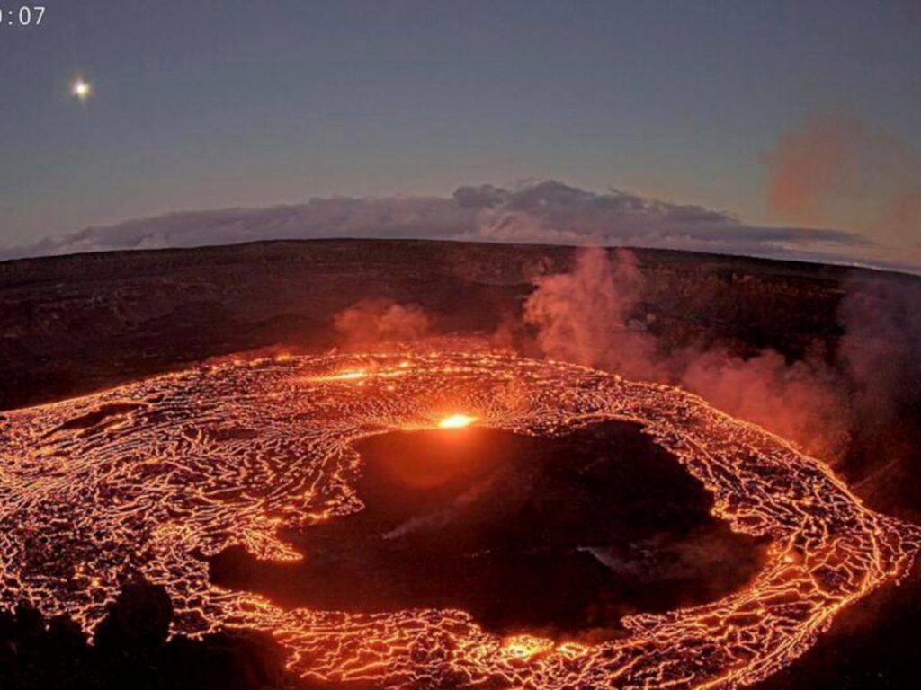 Ακόμη μια έκρηξη στο ηφαίστειο Κιλαουέα στη Χαβάη – Λάβα ξεπηδάει από τον κρατήρα (βίντεο)