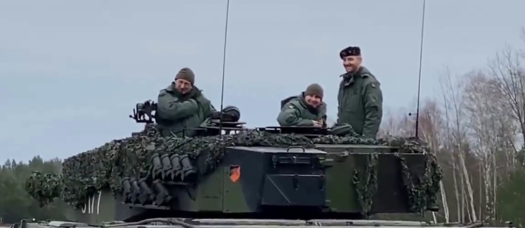 Ξύπνησαν μνήμες σε ορισμένους: Ουκρανοί που εκπαιδεύονται στα Leopard-2 χαιρέτισαν ναζιστικά! (βίντεο)