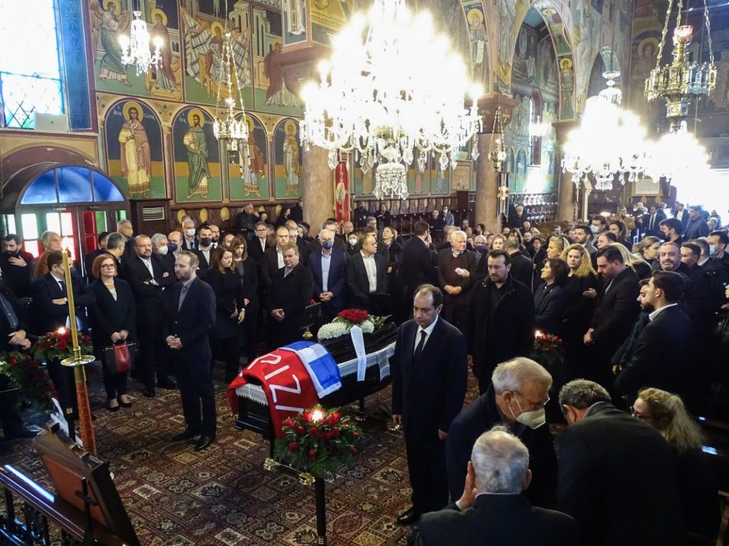 Ν.Σαντορινιός: Πλήθος κόσμου στην κηδεία του βουλευτή του ΣΥΡΙΖΑ – Παρών ο Αλέξης Τσίπρας (φωτο-βίντεο)