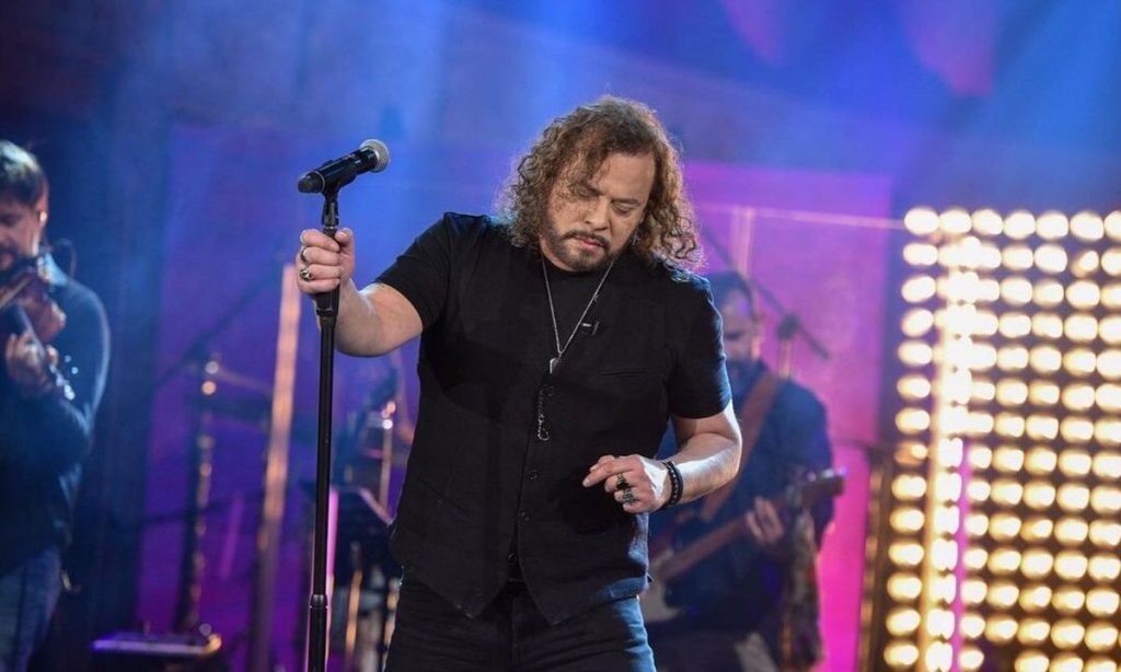 Ατύχημα για τον Χρήστο Δάντη: Έπεσε σε αυτοσχέδια τάφρο και τραυματίστηκε στα πλευρά (φώτο)