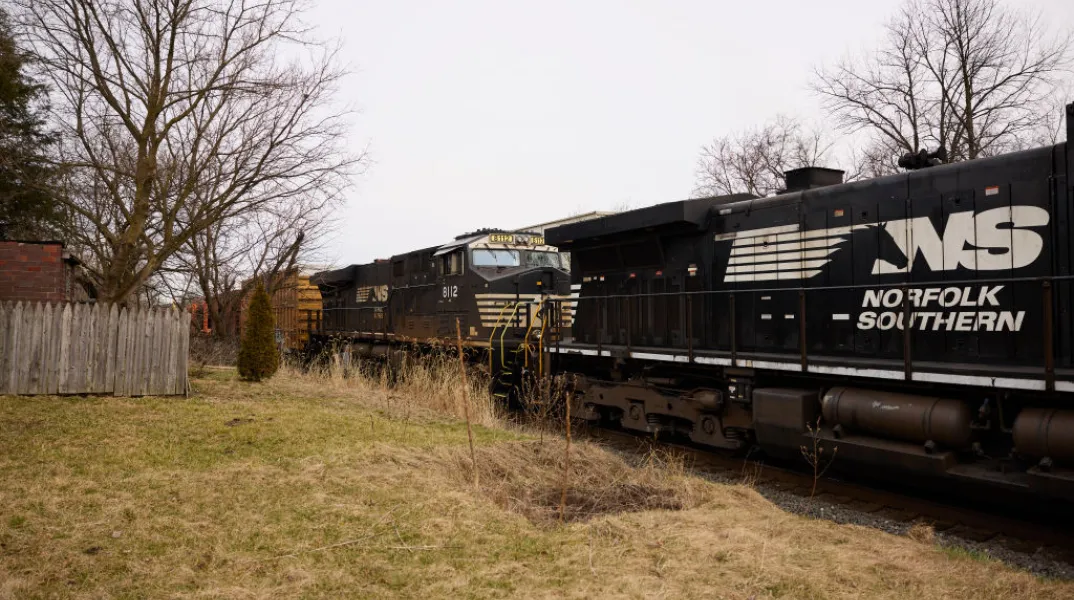 ΗΠΑ: Εκτροχιάστηκε τρένο που μετέφερε χημικά προϊόντα – Να πίνετε εμφιαλωμένο νερό