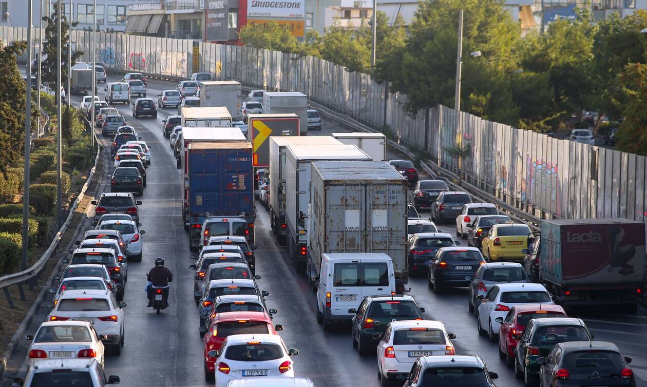 Μποτιλιάρισμα στο κέντρο της Αθήνας λόγω πορείας – Καθυστερήσεις και στην Κηφισίας (χάρτης)