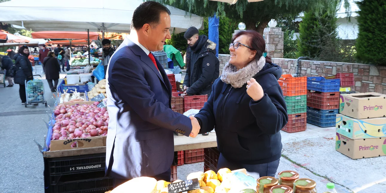 Περιοδεία Άδωνι Γεωργιάδη στη λαϊκή αγορά Χαλανδρίου (φώτο)