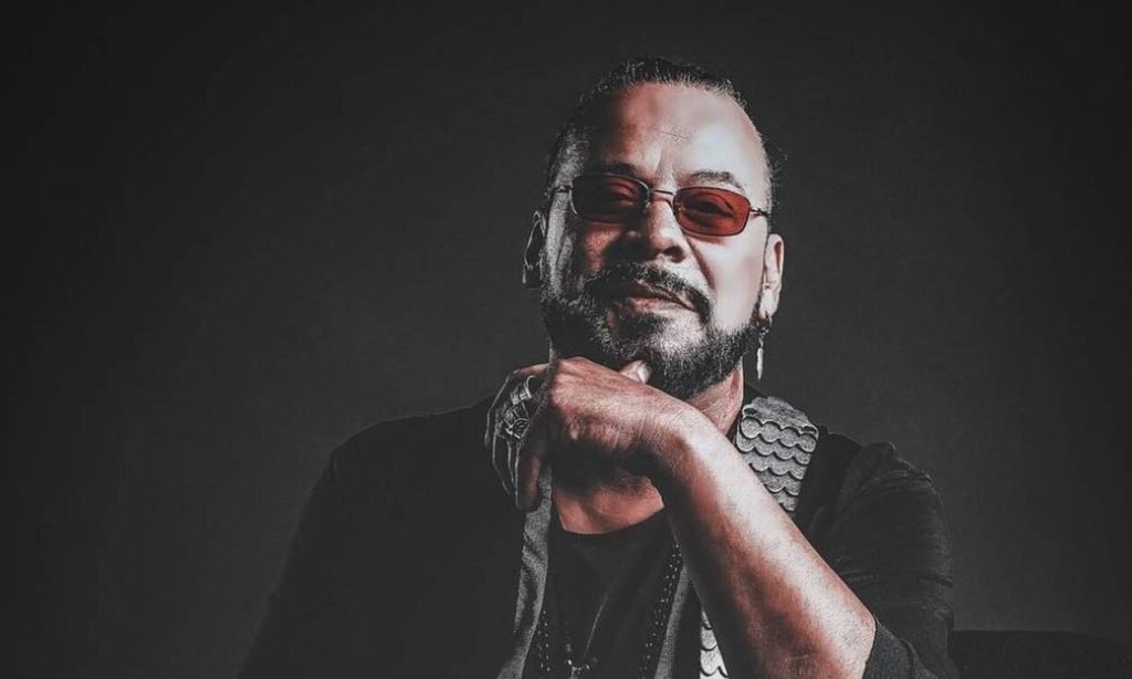 Το πρώτο μήνυμα του Χρήστου Δάντη μετά το ατύχημα στη σκηνή: «Κακό σκυλί, ψόφο δεν έχει» (φωτό)