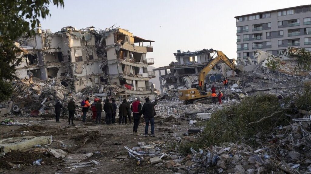 Τουρκία: 29χρονη ανασύρθηκε ζωντανή από τα συντρίμμια 258 ώρες μετά τον σεισμό (βίντεο)