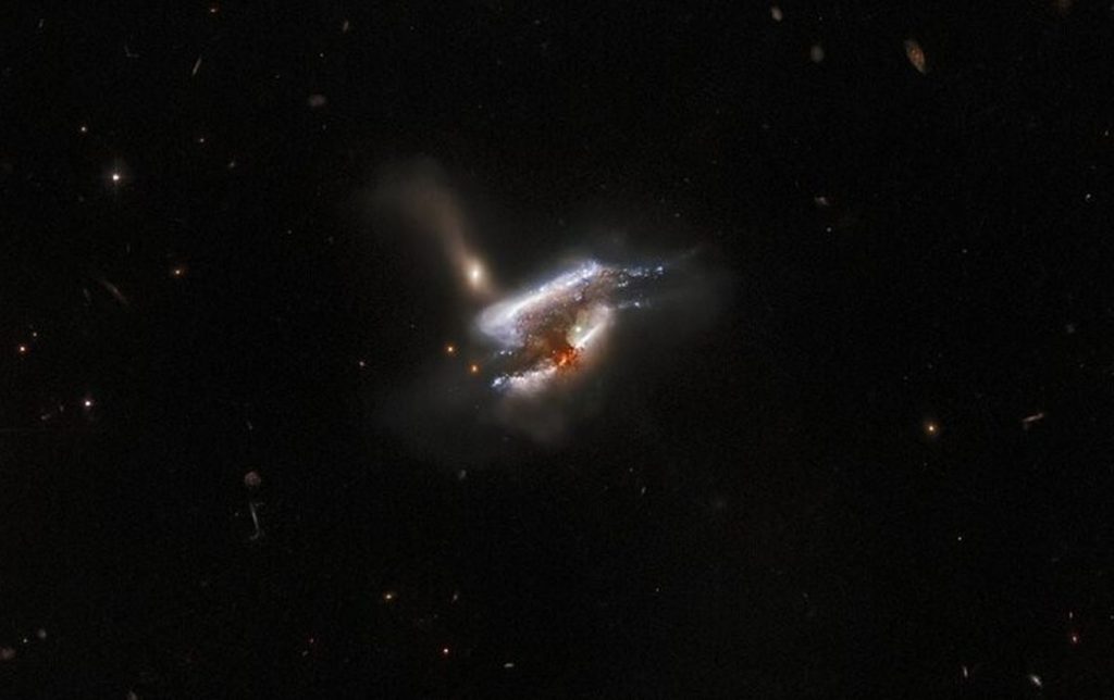 Τηλεσκόπιο James Webb: Τρεις γαλαξίες ενώνονται σε μια εκπληκτική φωτογραφία 