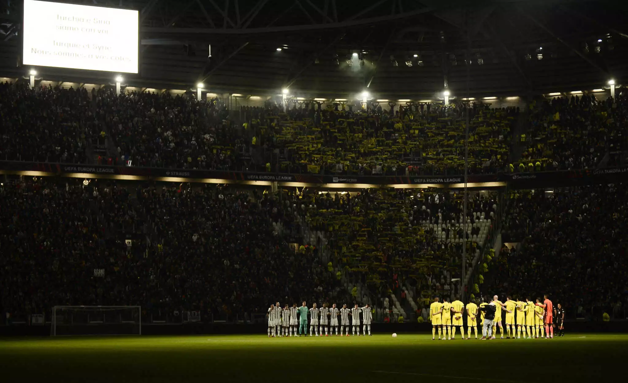 Europa League: Έσβησαν τα φώτα για τους νεκρούς σε Τουρκία και Συρία στο Γιουβέντους – Ναντ
