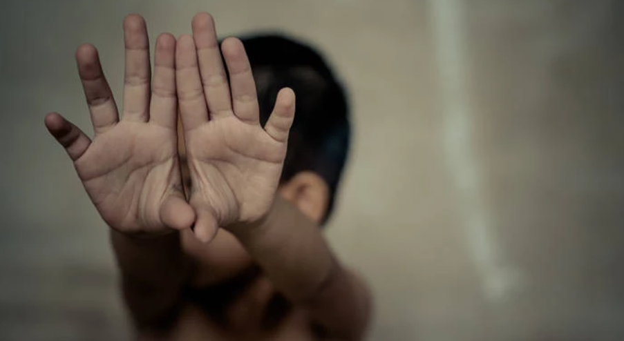 Πετράλωνα: Το βούλευμα για τα αδέρφια-θύματα βιασμού από τον πατέρα τους και τον θείο τους