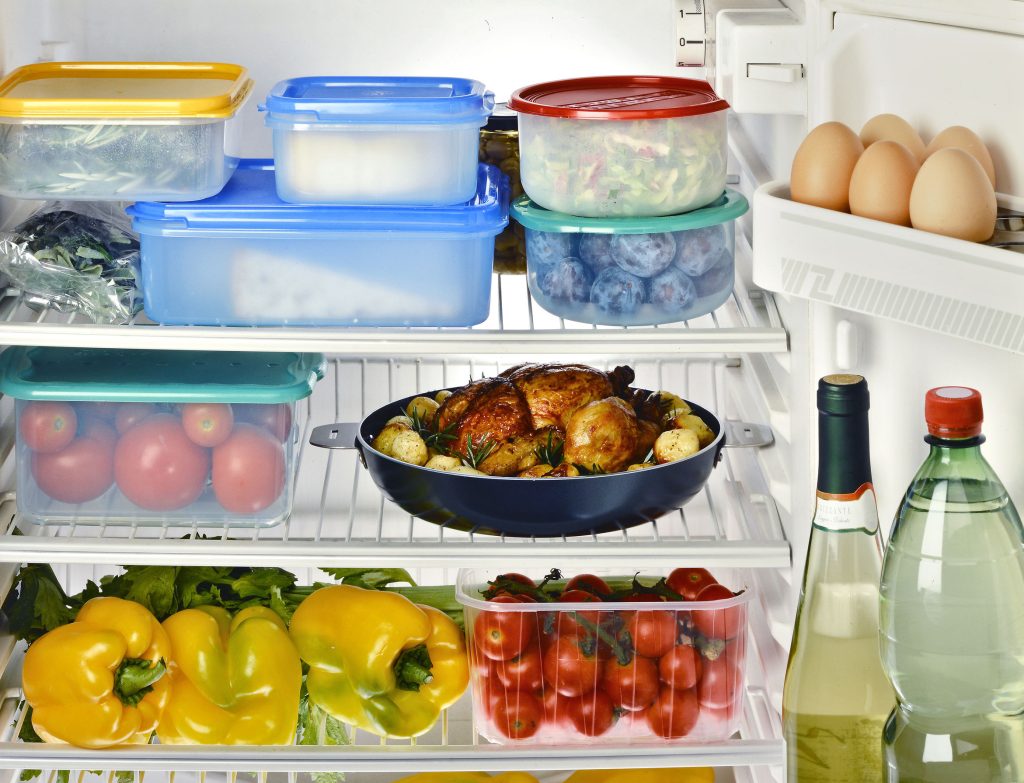Έξι πράγματα στο ψυγείο σας που πρέπει οπωσδήποτε να πετάξετε