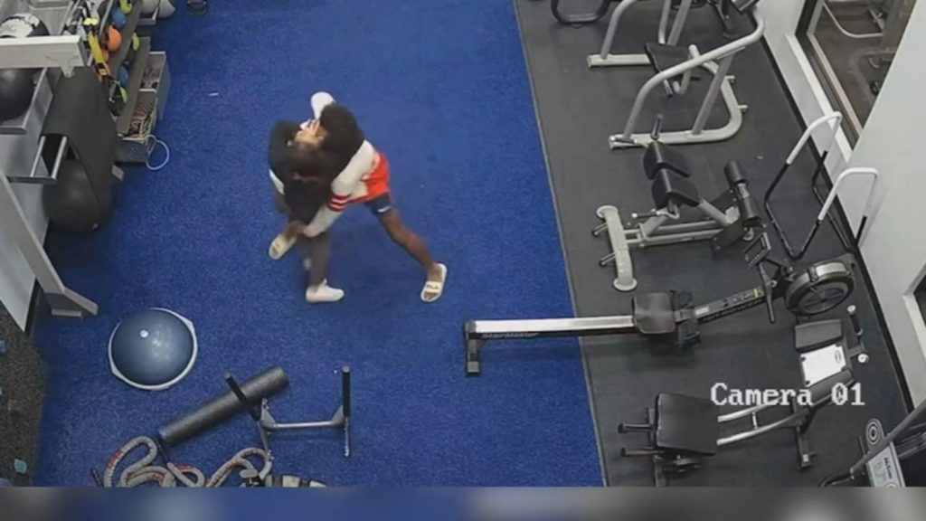 Γυναίκα έζησε τον τρόμο στη Φλόριντα: Κατάφερε να απωθήσει άνδρα που προσπάθησε να τη βιάσει σε γυμναστήριο (βίντεο)