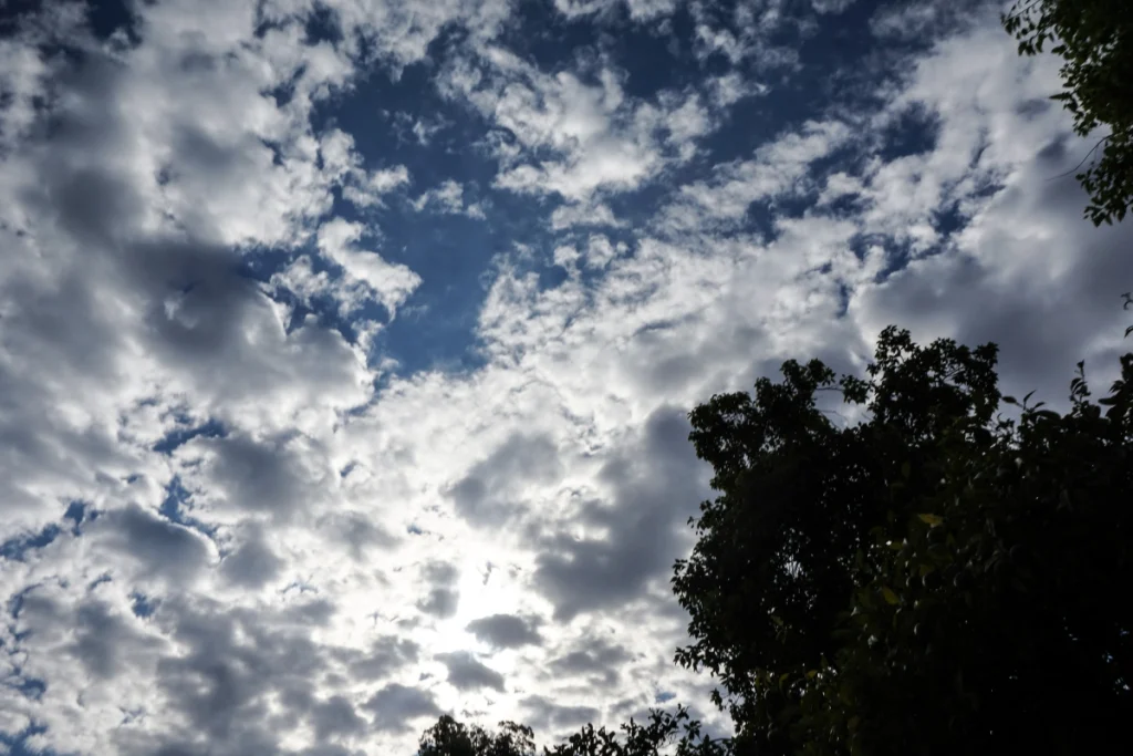 Καιρός: Ανεβαίνει και άλλο η θερμοκρασία σήμερα – Αναλυτικά η πρόγνωση