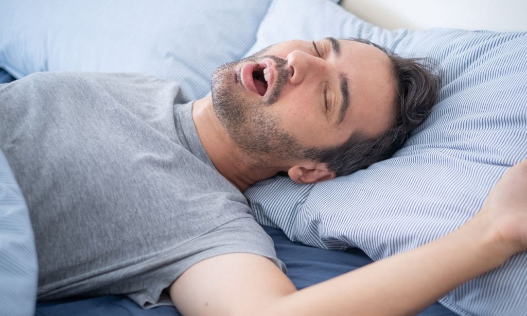Νέα μελέτη δείχνει ότι οι άνθρωποι μπορεί να χρειάζονται περισσότερο ύπνο τον χειμώνα