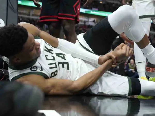 Γιάννης Αντετοκούνμπο: Χτύπησε στον καρπό – Κίνδυνος να χάσει το All Star Game