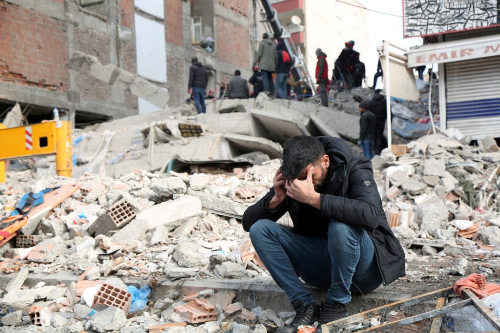 Σεισμός στην Τουρκία: Σε εξέλιξη οι έρευνες για τον εντοπισμό του αδερφού της 17χρονης που σώθηκε μετά από 248 ώρες